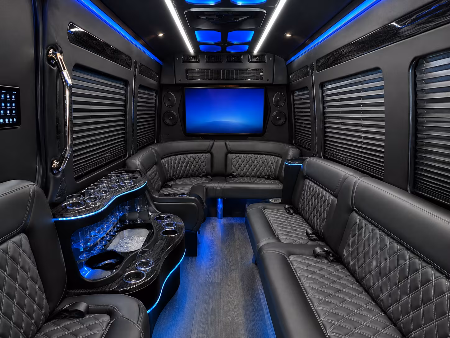 bus rentals for corporate retreats and team offsites near plymouth